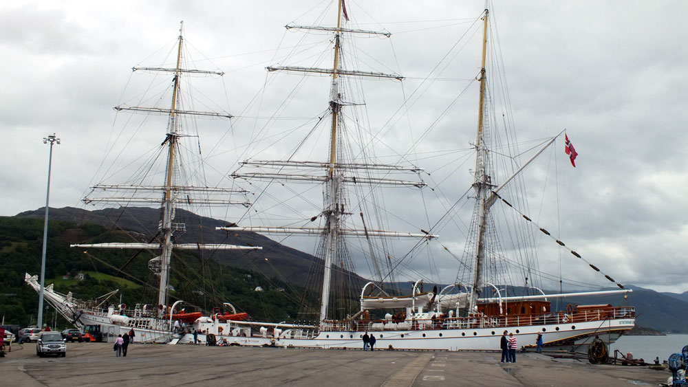 Statsraad Lehmkuhl at the quay