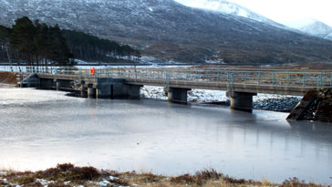 Loch Droma dam - right click on image to get a new window displaying a 1920x1080 image to download